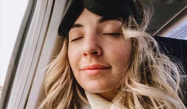 4 sleep experts tell us their tricks to getting to sleep on long-haul flights
